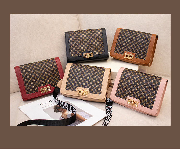 168g Weight Synthetic Leather Lining Material Women's Medium Pu Leather Letter Argyle Vintage Style Classic Style Square Lock Clasp Crossbody Bag