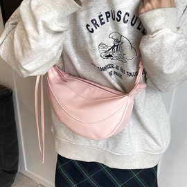 跨境2024韩国新款斜挎饺子包时尚小众设计胸包百搭潮流单肩女包