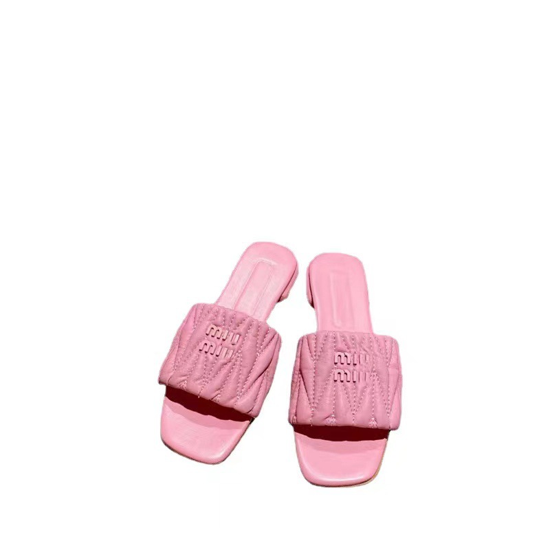 Versión alta Miao miu casa cabeza cuadrada zapatillas de una palabra mujeres verano 2023 nuevas letras de moda zapatos casuales de fondo plano mujeres