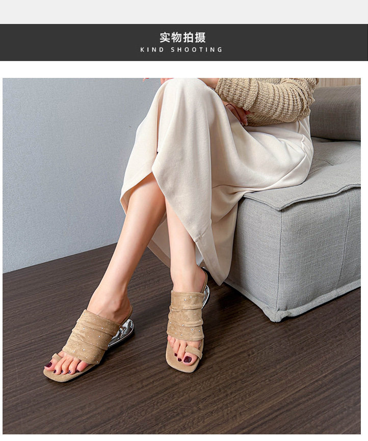 Giày sandal nữ gót 6 cm mũi vuông giấu gót, thiết kế xếp ly chấm bi, gót dị hình — Màu nâu, Màu trắng chi tiết 12
