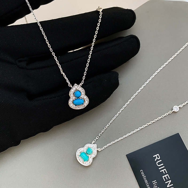 Vintage Turquoise Gourd Pendant Necklace for Women, Spring and Summer, High-End, Light Luxury, Niche, Elegant Collarbone Chain, Sweater Chain