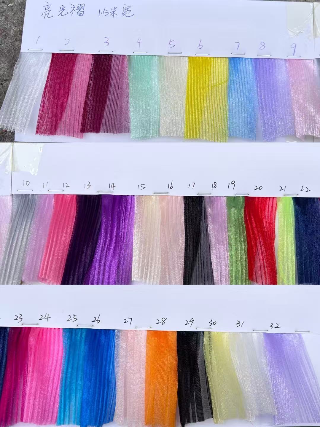 Une carte de couleur (32 couleurs en stock)