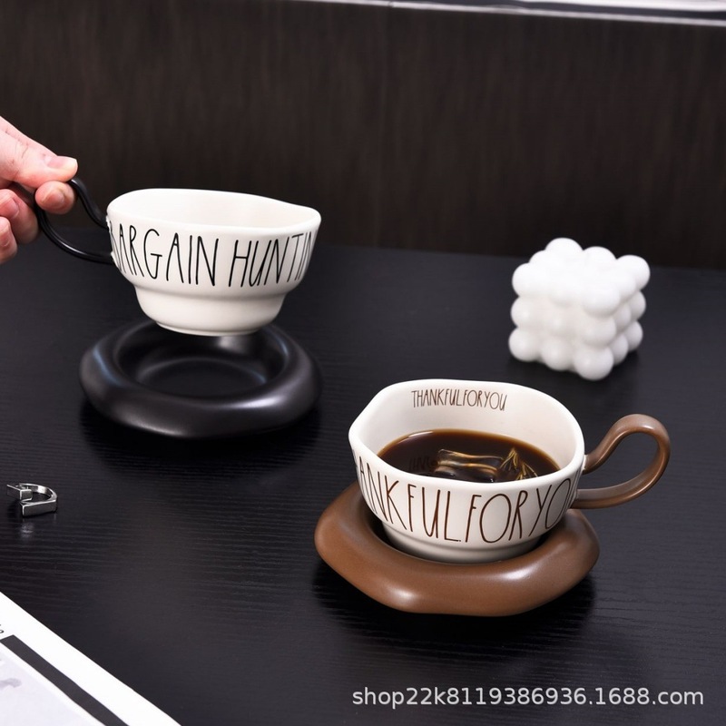 コーヒーカップとソーサー、高級で絶妙なカップルカップ、誕生日プレゼント、セラミックマグ、アフタヌーンティーカップ、ラテアートカップ、シンプル|undefined