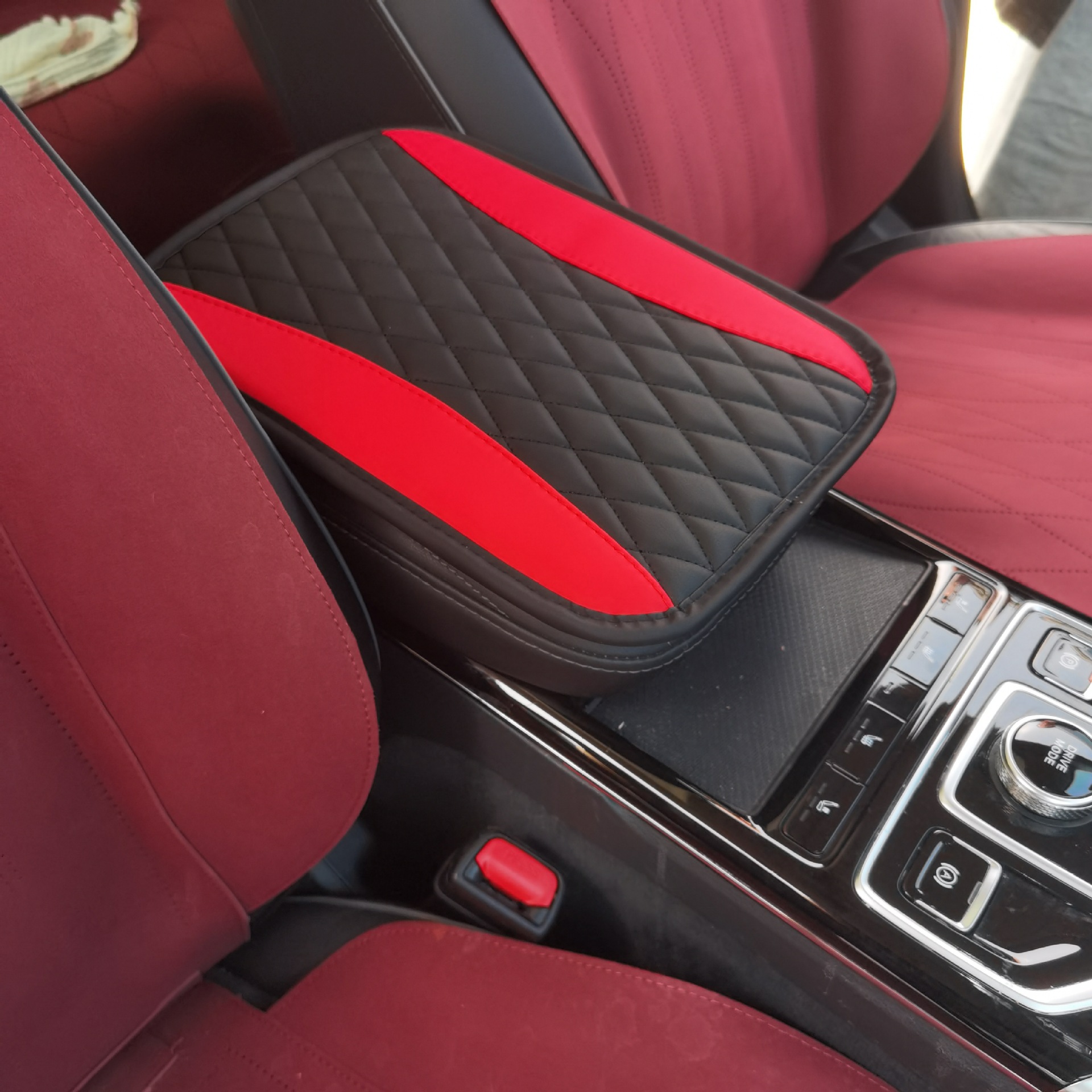 Wholesale car armrest case cushion PU leather embroidered three-dimensional cross-border explosion non-slip central armrest case cushion