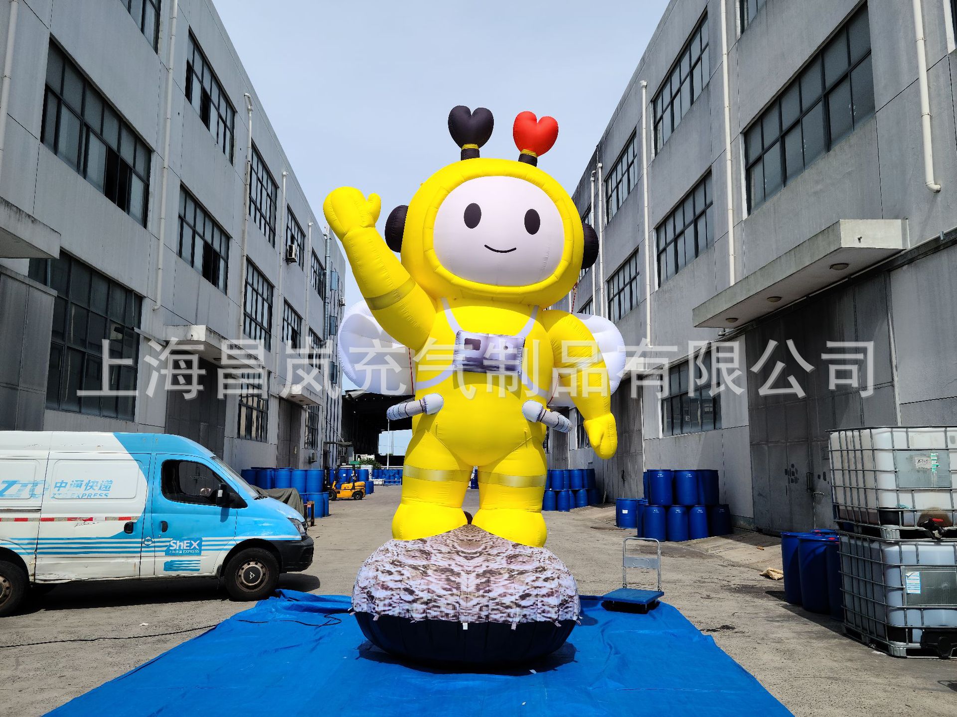 广告创意充气气模异造型卡通大型人偶模型广告站姿蜜蜂充气宇航员