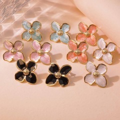 フランスのレトロなドリップ釉宮殿スタイルのチューリップの花びらのイヤリングニッチハイエンドの絶妙な花のチタン鋼のイヤリング