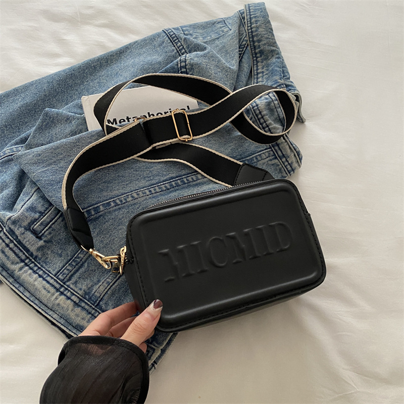Tendencia simple bolso pequeño otoño / invierno 2024 nuevo estilo de moda impresión de letras bolso de hombro casual versátil mochila