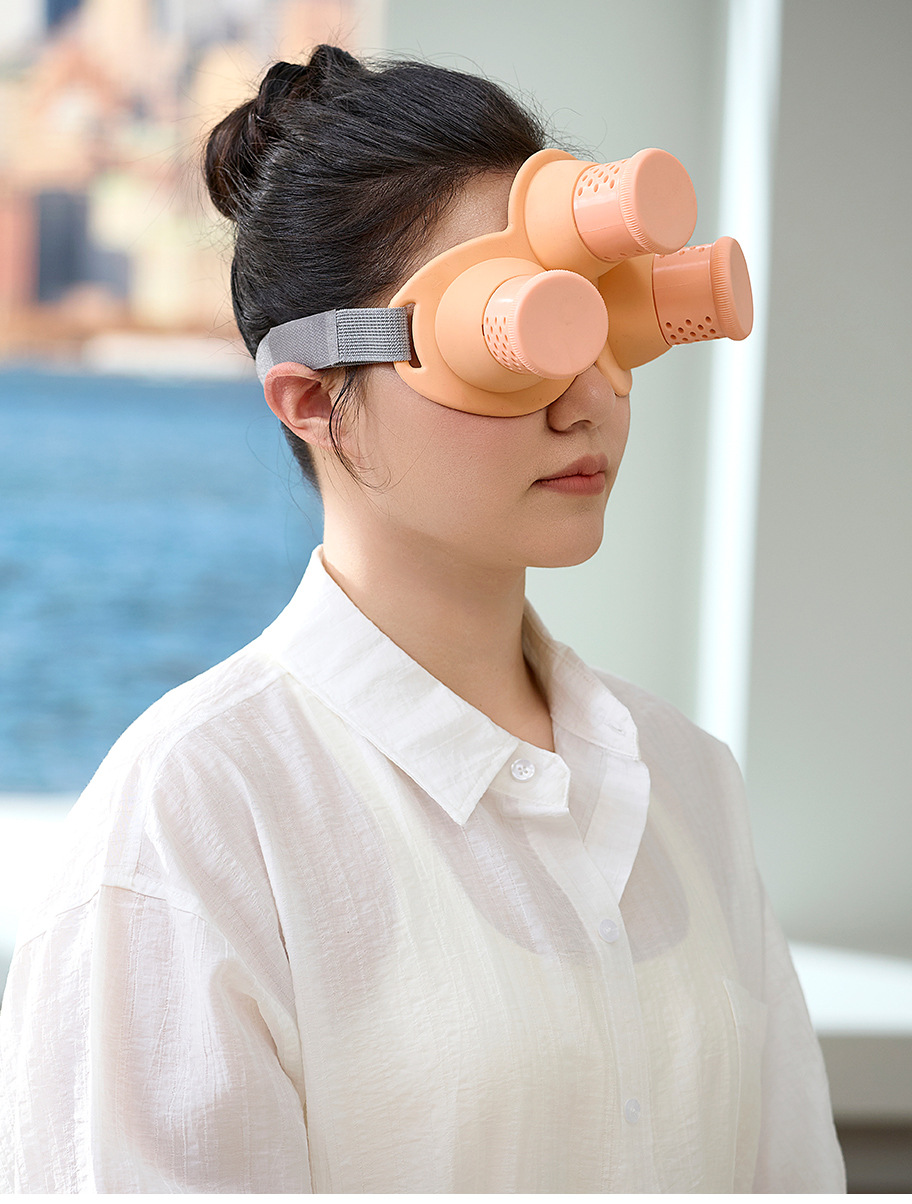 Smoke-Filtering Eye Moxibustion Device with 54 Aged Moxa Sticks Warm Eye Care Massage Tool in use