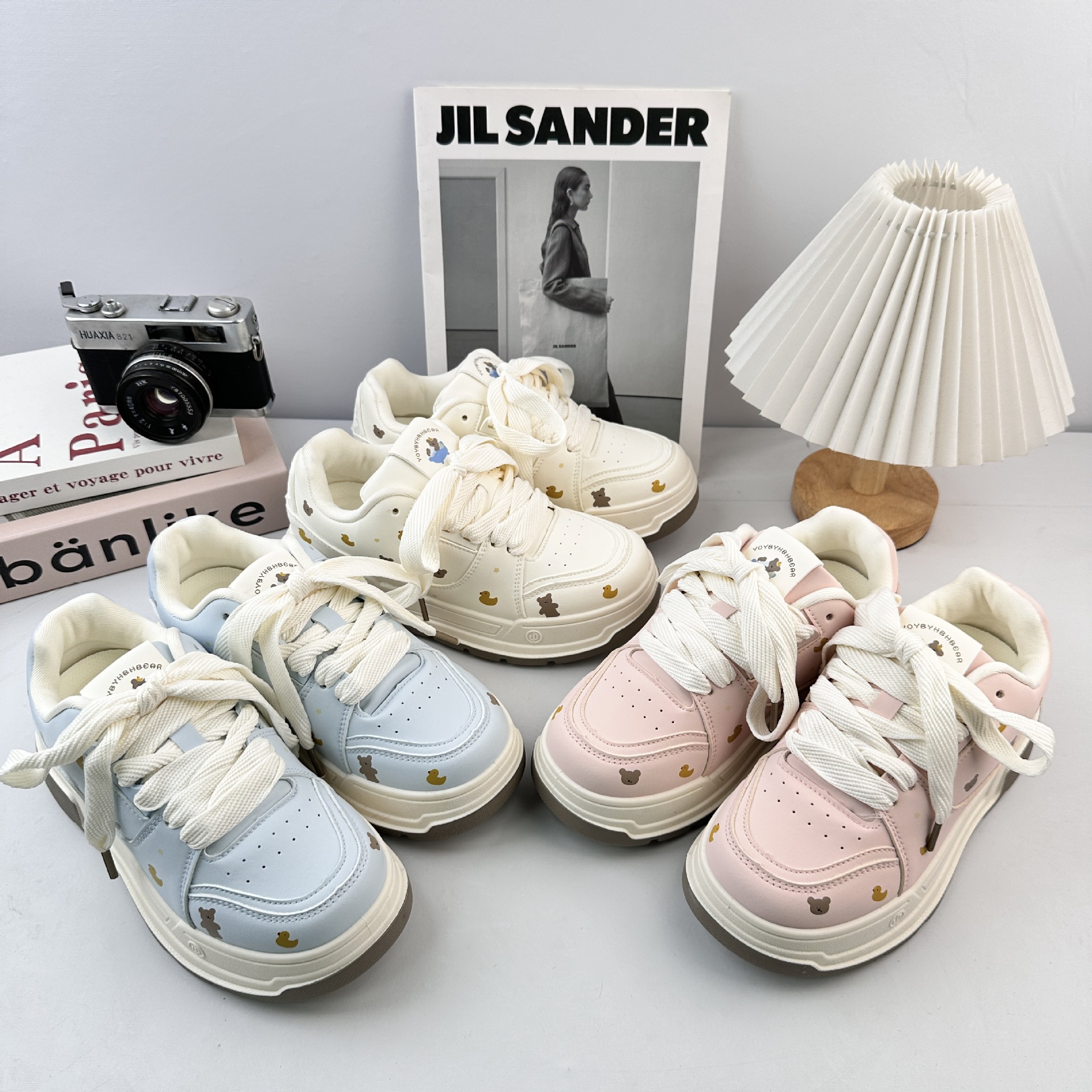 Farwave retro zapatos blancos para mujeres otoño y invierno 2025 zapatos de pan de suela gruesa de moda zapatos de lona de cuero zapatos de panel