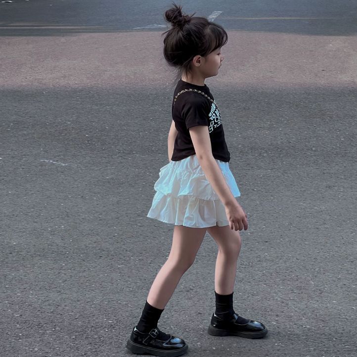 Terno de verão para meninas, estilo fofo, 2024, novo, ocidentalizado, infantil, manga curta, camiseta, moda, saia curta plissada, duas peças_voghion.com