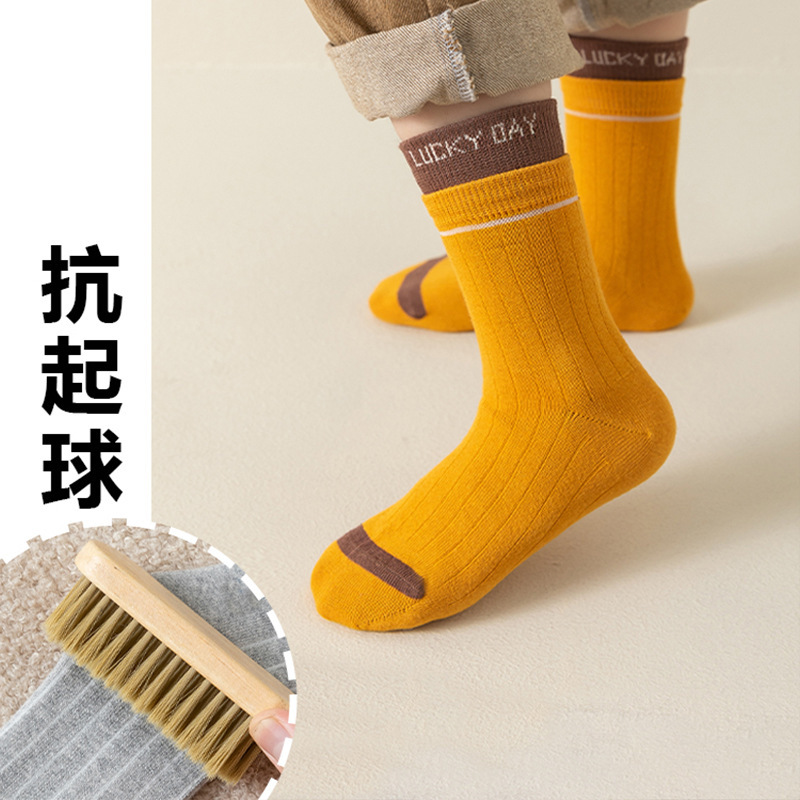 男の子の靴下の秋の中筒の子供の靴下の春と秋のストッキングの通気性の男の子の赤ちゃんの純色の簡単な学生のスポーツの靴下|undefined