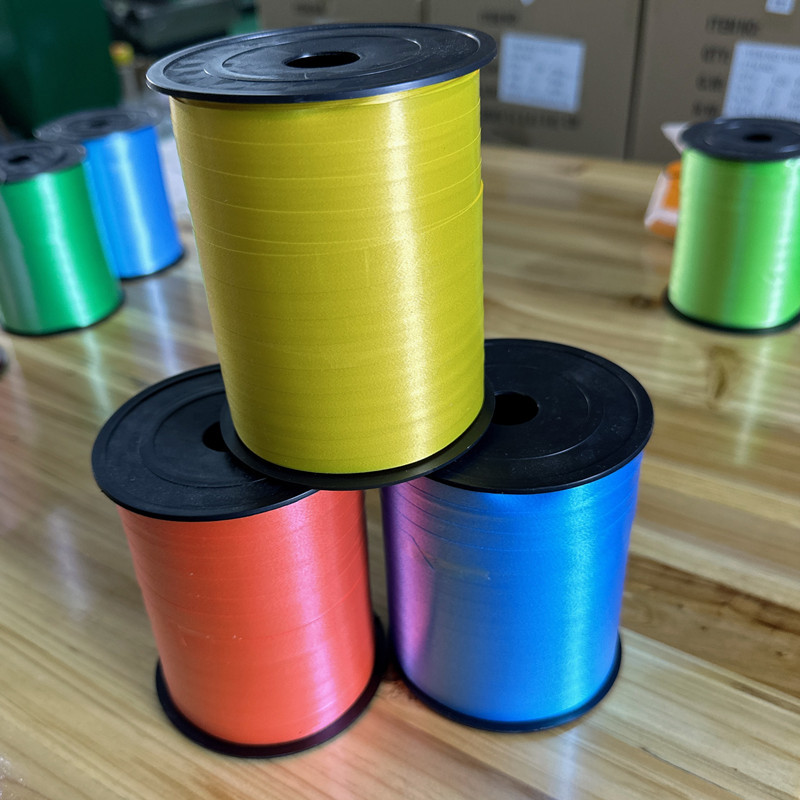 Cinta en relieve de banda plana de plástico de 10mm de ancho 200 m de largo cinta de globo correa de selección de tamaño múltiple