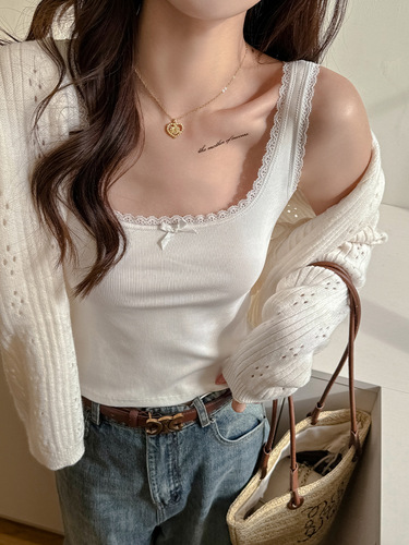 A versatile and pure desire round-neck lace butterfly lace camisole for women, suitable for layering under outerwear as a top during the 2025 spring and summer season.