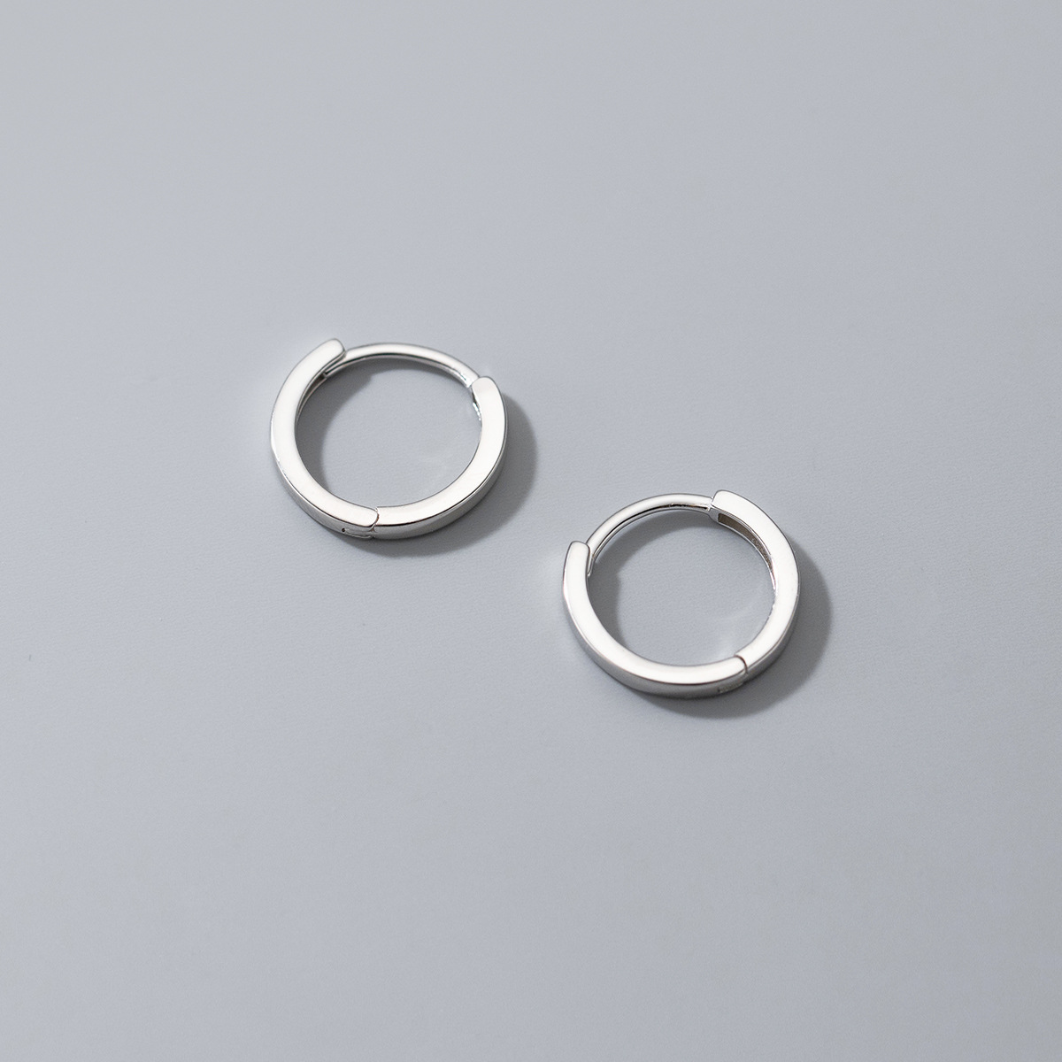 Eloch s925 plata corta de verano orejas redondas coreanas simple dulce geometría orejas de mujer M01425