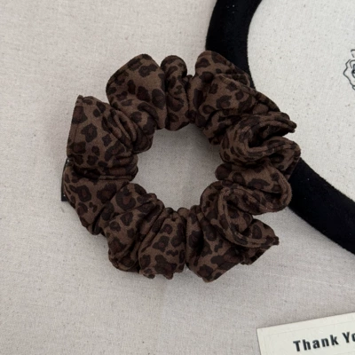 Suede Elastic Hair Band for Women – Saç üçün rezinlər - small-size-brown-leopard-print-hair-tie