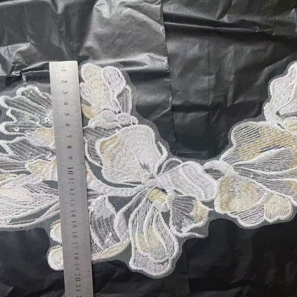 珠片双色刺绣胸花蕾丝绣20X36厘米