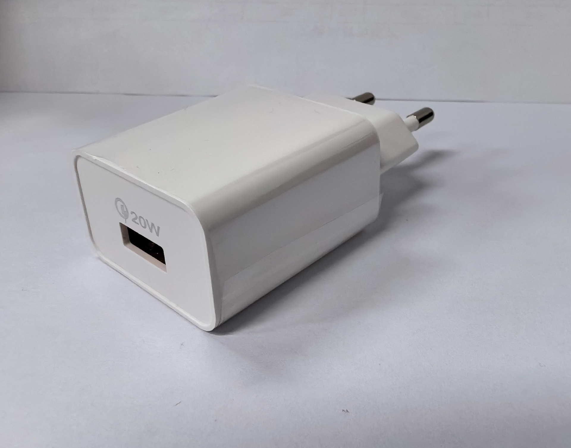 20W estándar europeo blanco