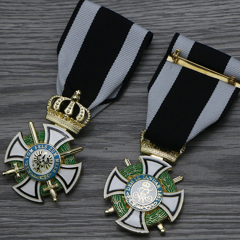 Film and Television Props Prussian Knight's Cross of the Order of Hohenzollern Medal Double Sword Version Badge Film and Television Props Prussian Knight's Cross of the Order of Hohenzollern Medal Double Sword Version Badge