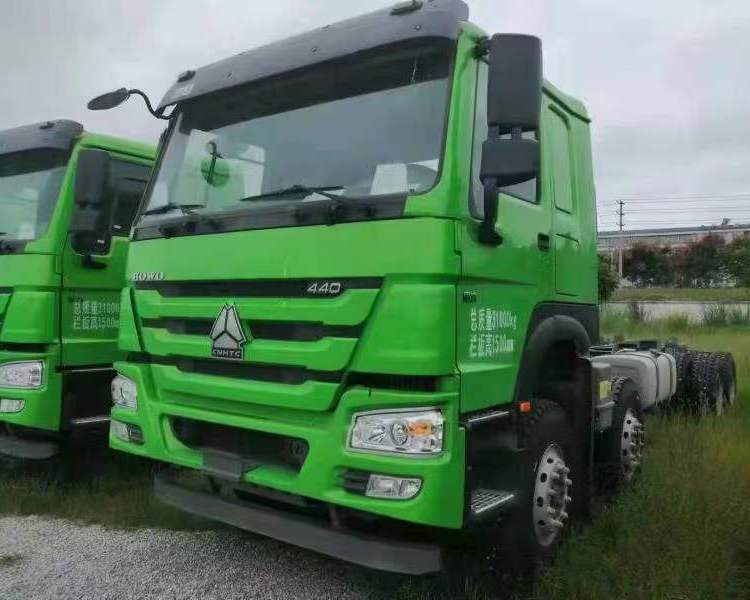 中国重汽豪沃TX国六德国曼440马力豪华版驾驶自卸车