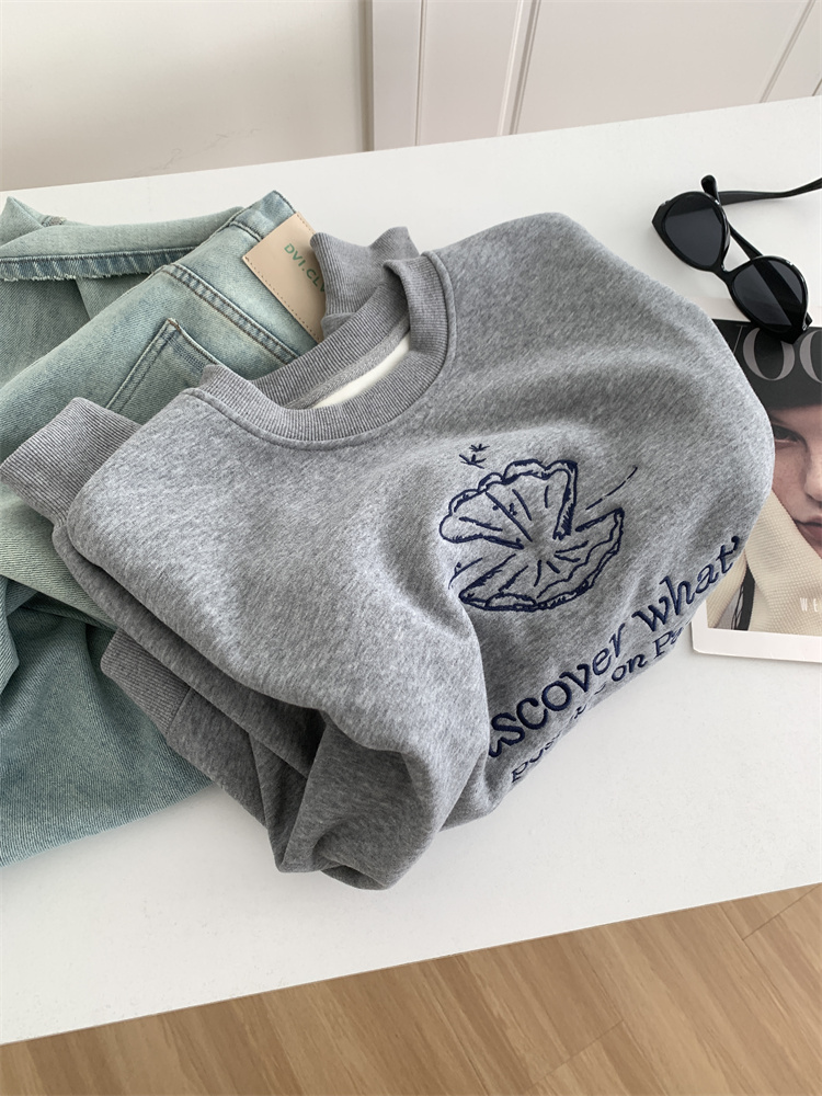 Fashionable Shell Embroidery Plus Velvet Sweater For Women Loose Versatile Autumn And Winter Warm Round Neck Pullover Top Coaty