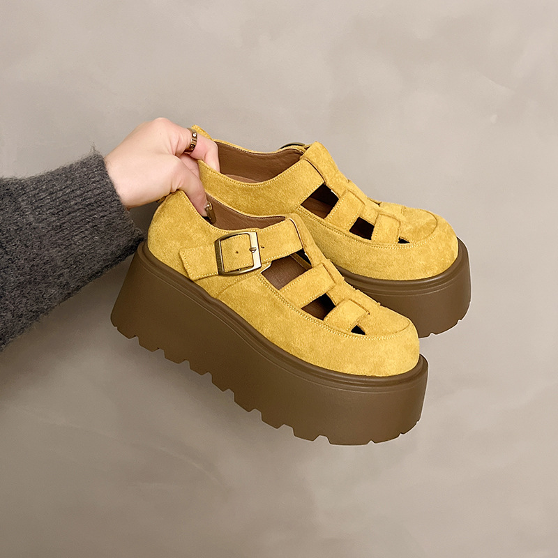 2025 verano nuevo estilo Baotou sandalias romanas mujer hueca pequeño tejido jaulas de cerdo zapatos retro de suela gruesa