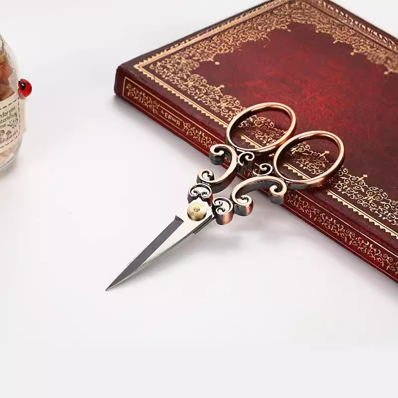 Suministro tijeras hechas a mano de bricolaje A-130 exportación tijeras europeas antiguo spray tijeras clásicas tijeras de punto de cruz tijeras antiguas