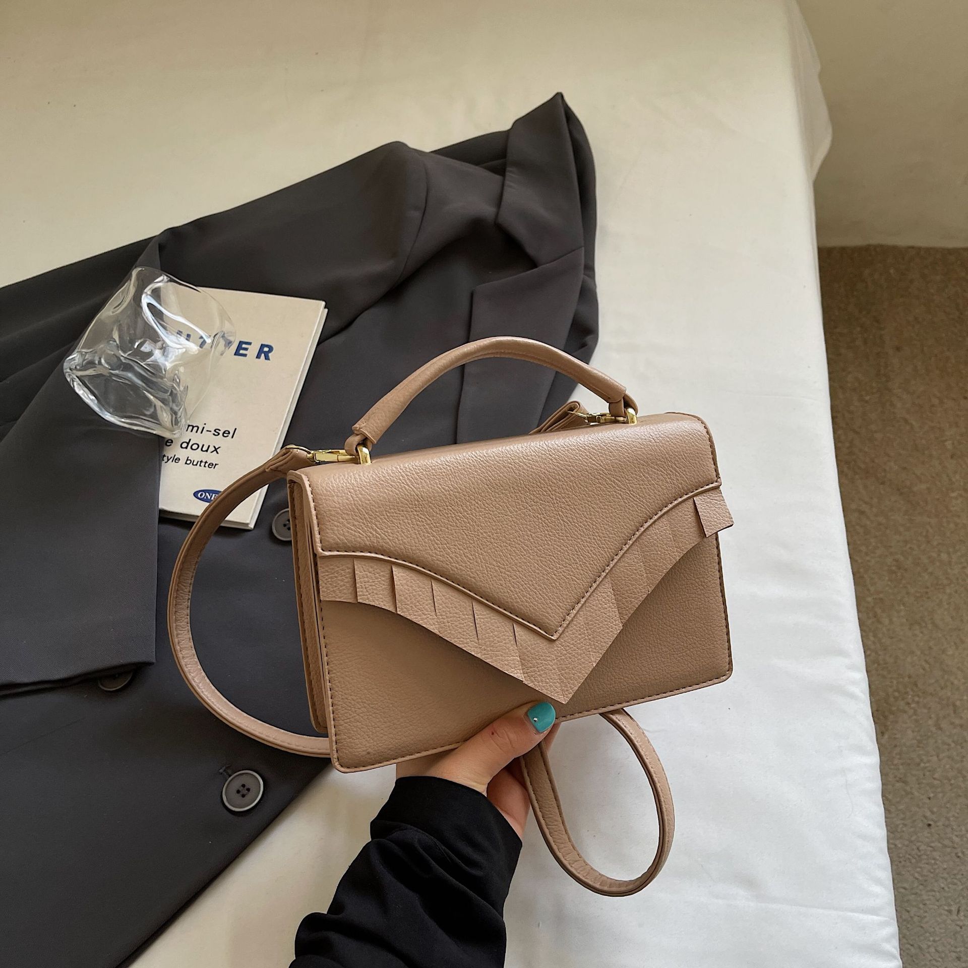 Bolso de mano de moda retro simple estilo extranjero retro bolso de hombro de gran capacidad versátil bolso de tendencia diaria image 10