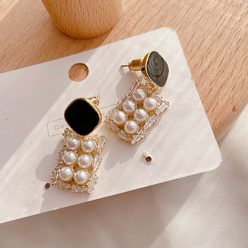 Korean Geometric Pearl Earrings display picture 7