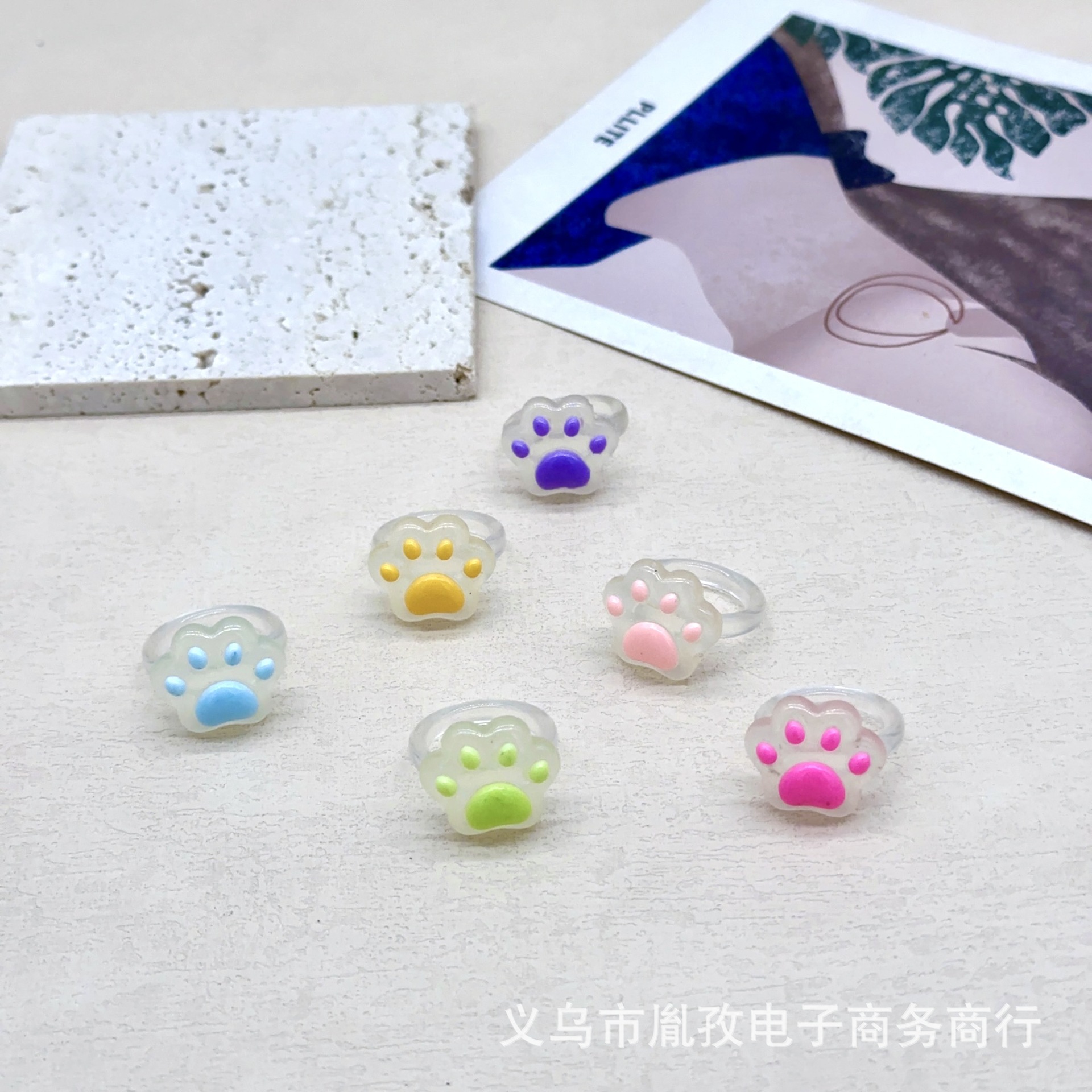 Nuevo transparente luminoso gato de dibujos animados Palma garra de gato Oso De Palma anillo de resina linda chica Linda joyería de joyería Linda