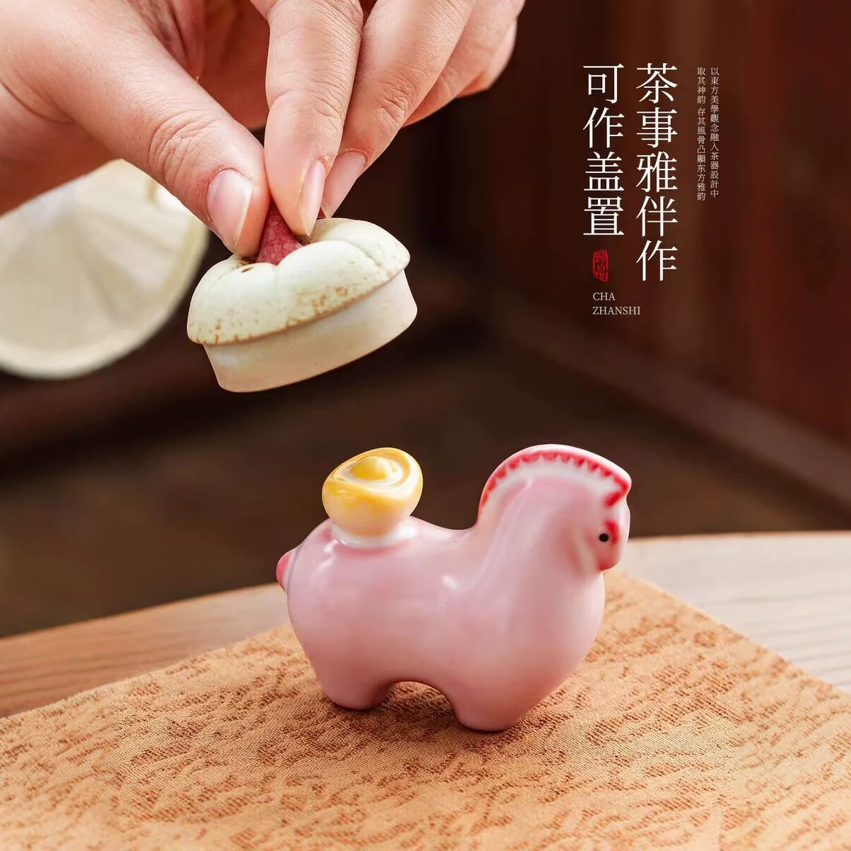 粉汝猪油冻小马创意茶宠茶玩可爱摆件盖置盖托家居桌面装饰工艺品