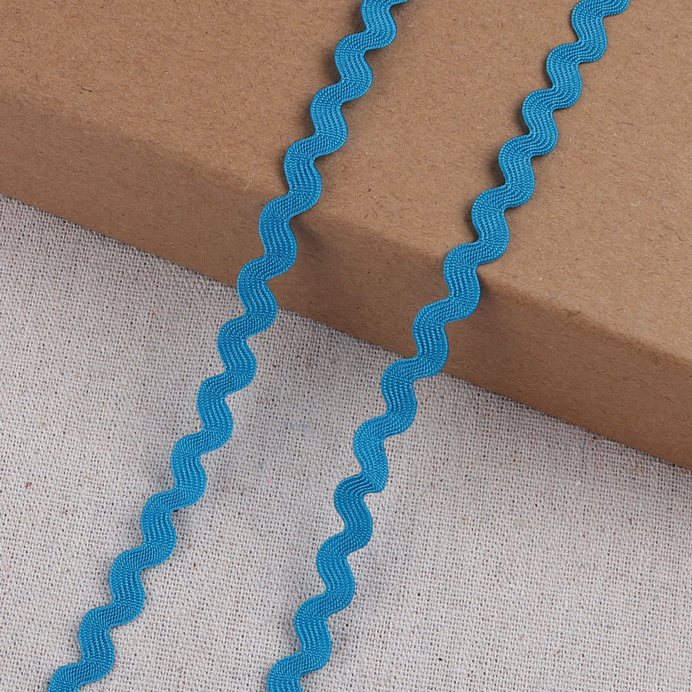 Venta directa de fábrica de polipropileno de color, accesorios de ropa de borde curvo, correas, ondas en forma de cinturón, varios colores