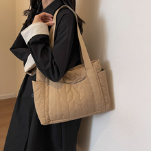 欧美风棉服托特包女2023秋冬新款绣线太空棉单肩女包大容量通勤包