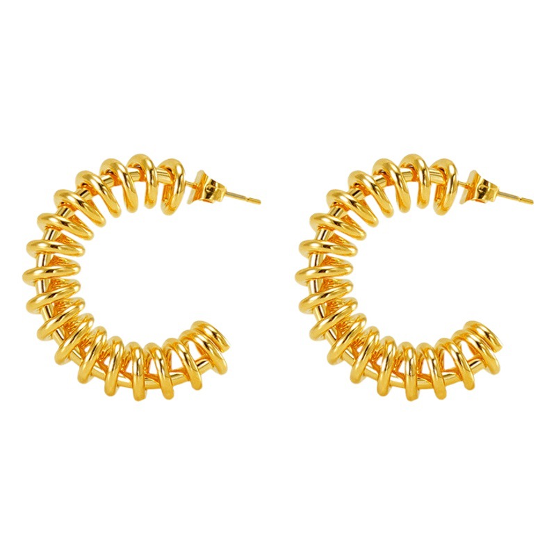 Nueva frontera europea y americana de acero inoxidable en forma de C pendientes de primavera moda hueco diseño titanio anillo de acero pendientes al por mayor