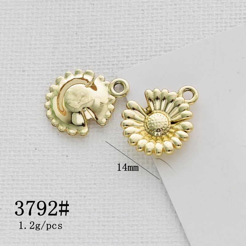 10 Pièces/paquet Mignon Sucré Animal Forme De Cœur Fleur Alliage Placage Pendentif Bijoux Accessoires display picture 9