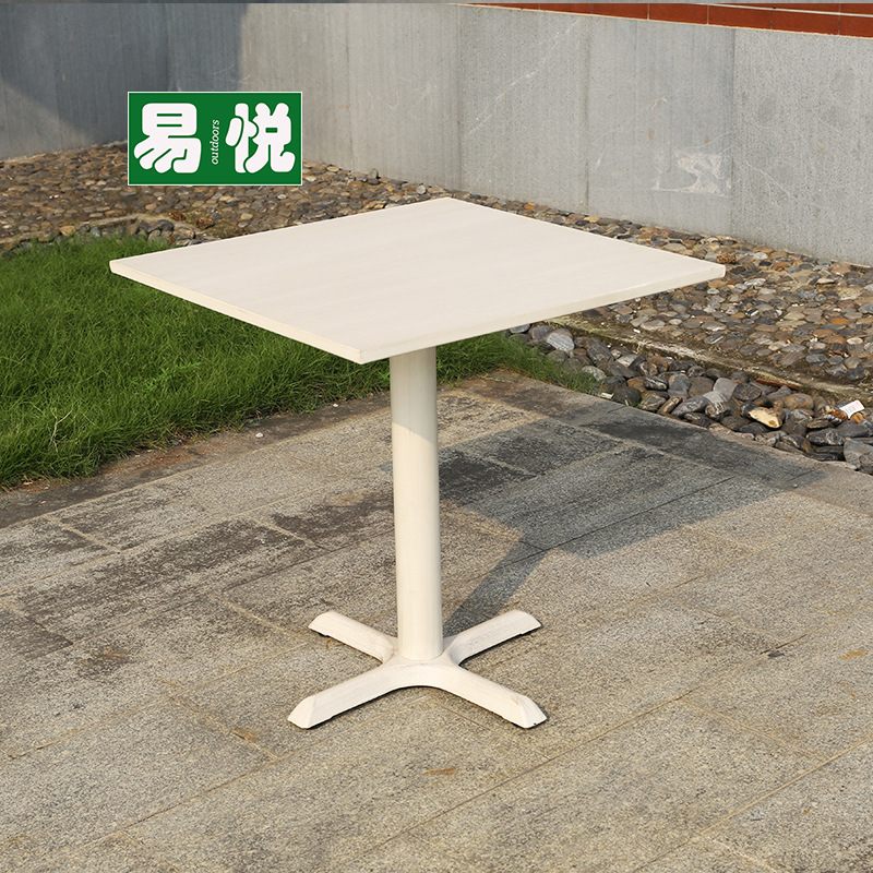 Tienda de té con leche Mesas y sillas al aire libre Sillas de mimbre de ocio de patio Juego de tres y cinco piezas Mesas y sillas exteriores de café Protector solar impermeable blanco