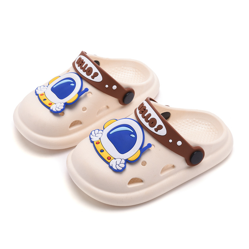 Nuevos zapatos de agujero para niños de verano para niños y niñas de dibujos animados antideslizante inferior suave infantil para niños sandalias de playa con punta cerrada
