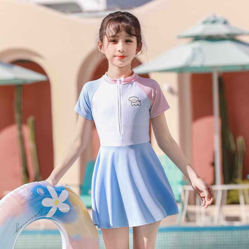 Trajes de baño para niños niñas de moda vestido pequeño y fresco estilo coreano de estilo extranjero trajes de baño de vacaciones deportivos conservadores para niños