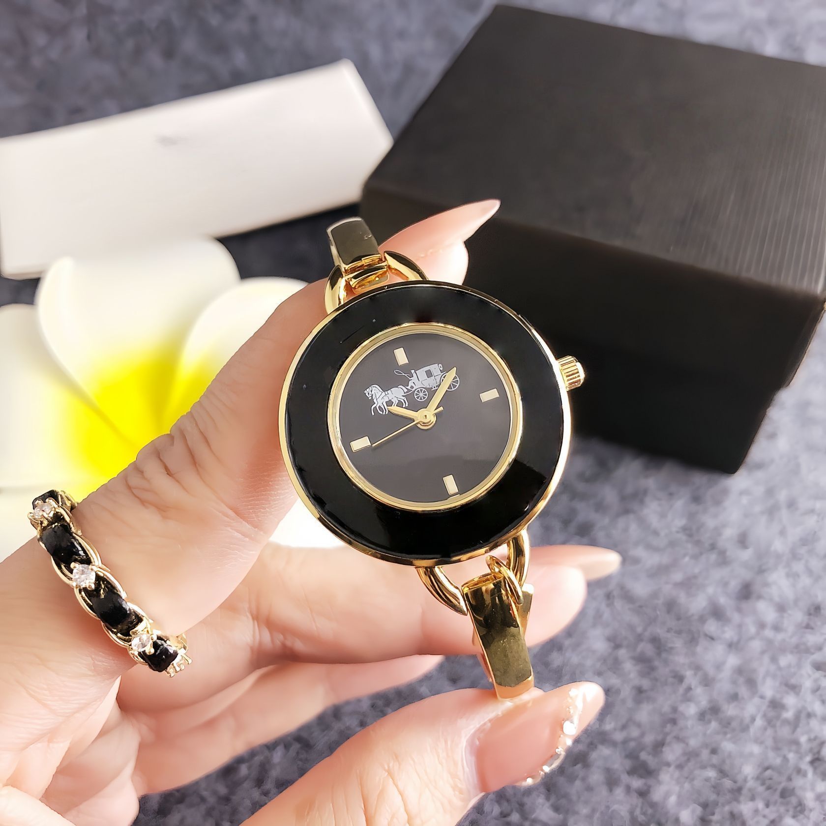 Bracelet Watch Light Luxury Trendy Women's Korean Style Watch Elegant High-End Bracelet Watch 2025 New Hot Sale
