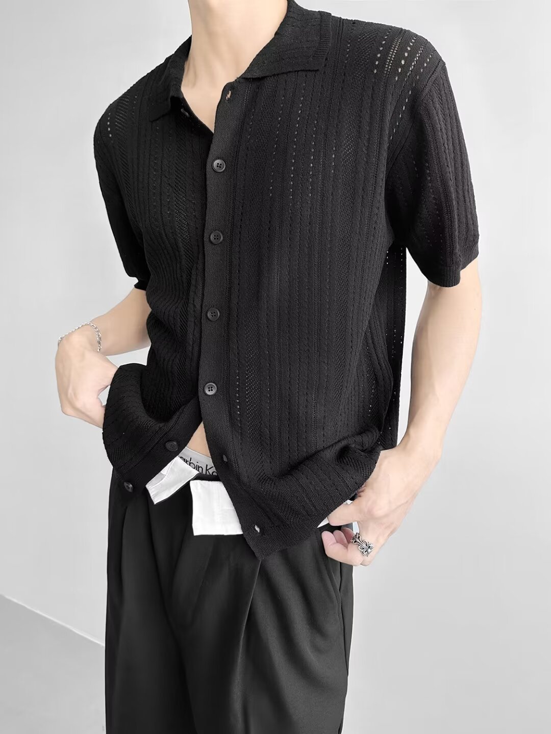 Coreano con solapa hueca de manga corta abstinencia masculina camisa de punto de moda camisa de encaje cardigan camiseta de verano