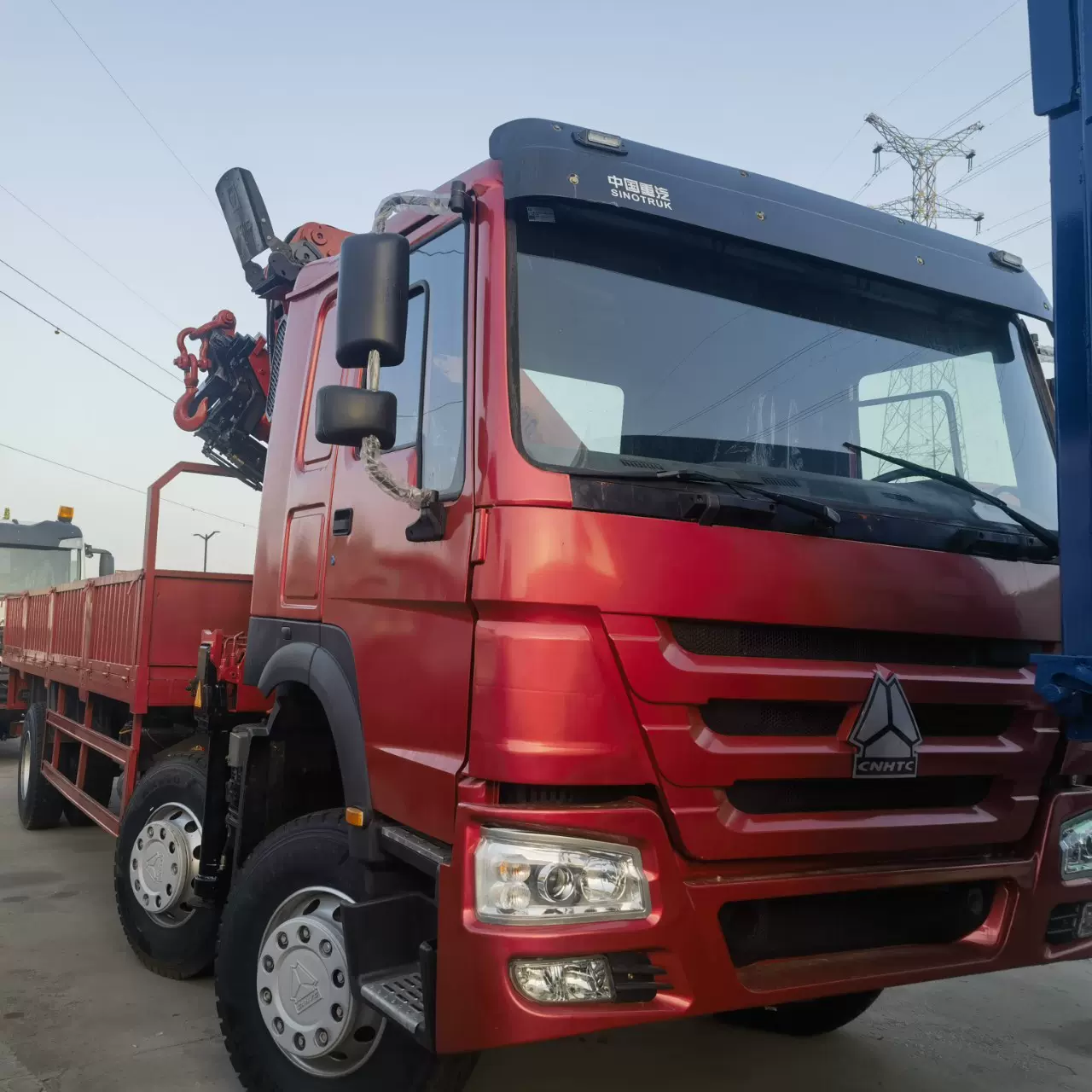 供应二手全新车国五德龙库存车出口前四后八货车随车吊运输