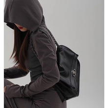 ܛƤС��Ҹ�°�Ů��ɫ朗l�μ�б���