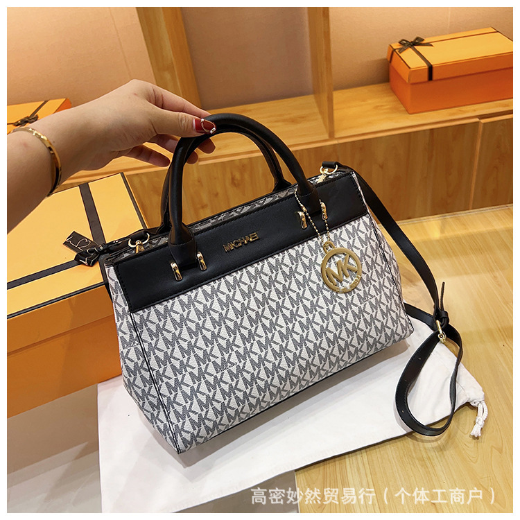 Bolsos transfronterizos bolsos femeninos 2024 comercio exterior nueva versión coreana de la moda Europa y Estados Unidos INS bolso de mano de un hombro