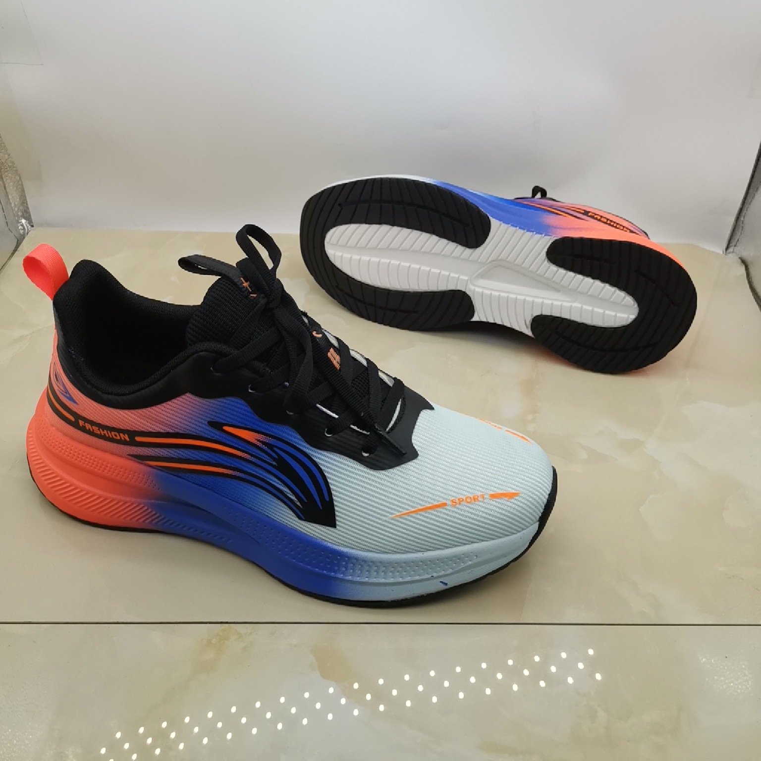 Nuevos zapatos de hombre de malla transpirable, zapatos deportivos casuales de moda para hombres con suela suave, zapatos de correr ligeros