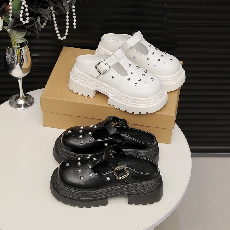2026 zapatillas de verano para mujeres nuevas zapatillas de altura gruesa con suela suave zapatillas de playa de moda para mujeres zapatos agujeros