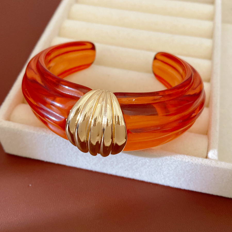 Europa y los Estados Unidos transfronterizos viento de resina estriado brazalete de nicho exagerado personalidad pulsera ligera de lujo alta sensación de joyería al por mayor