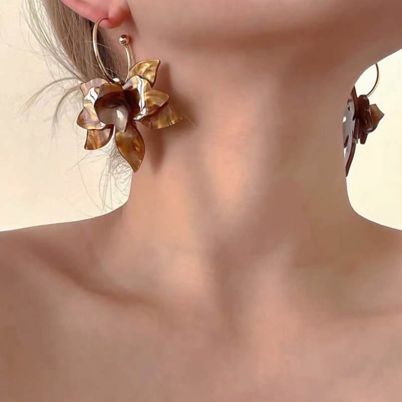 Holiday, Daily Occasion Acrylic Material Flower Pattern 1 Pair Retro Flower Flowers Arylic Earrings