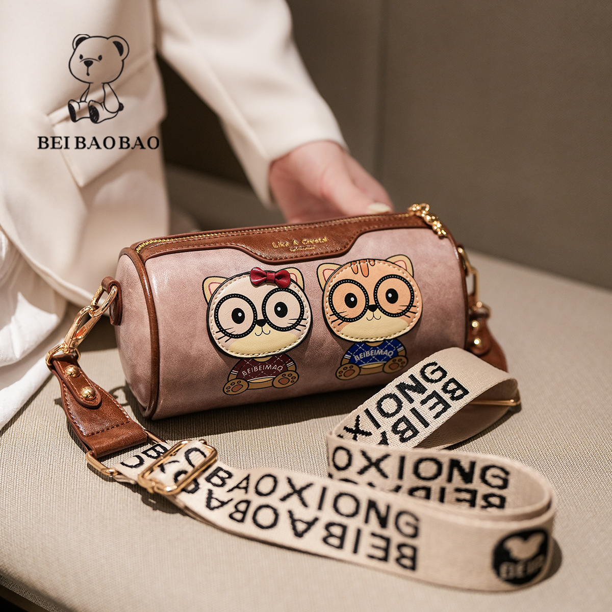 北包包源头工厂新款撞色圆筒包包可爱卡通斜挎女包简约时尚单肩包