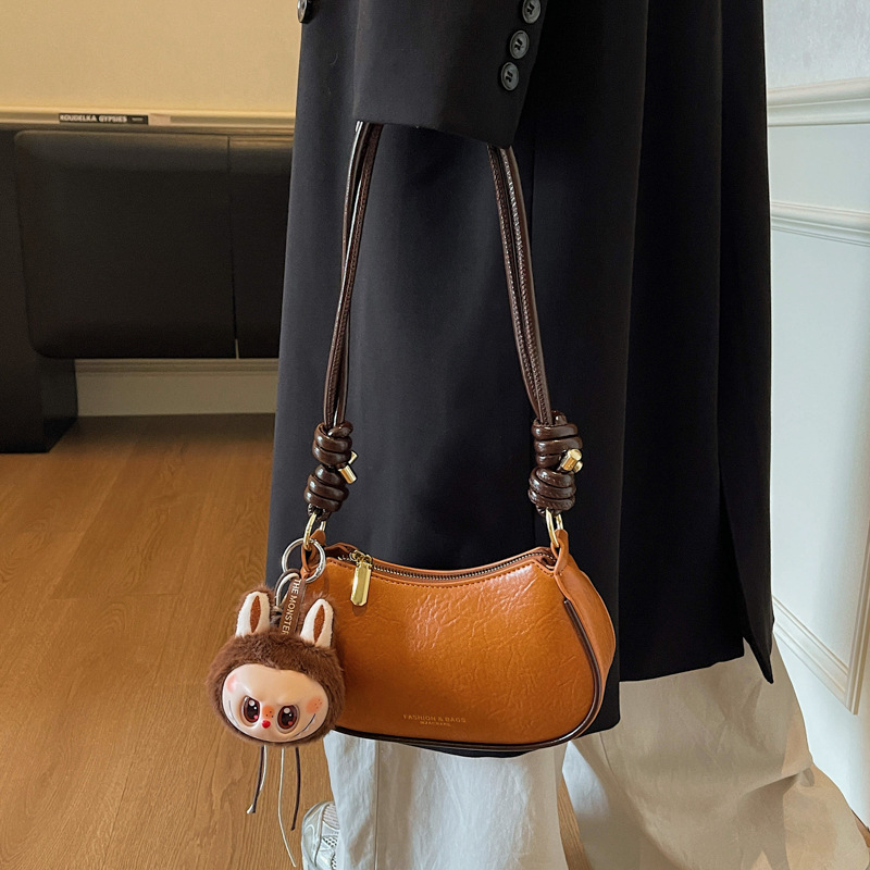 Bolsa de cuero de seda retro, bolsa de media luna, mujer 2025, nuevo estilo de lujo ligero de alto nivel, bolsa de cuero de hombro inclinada.