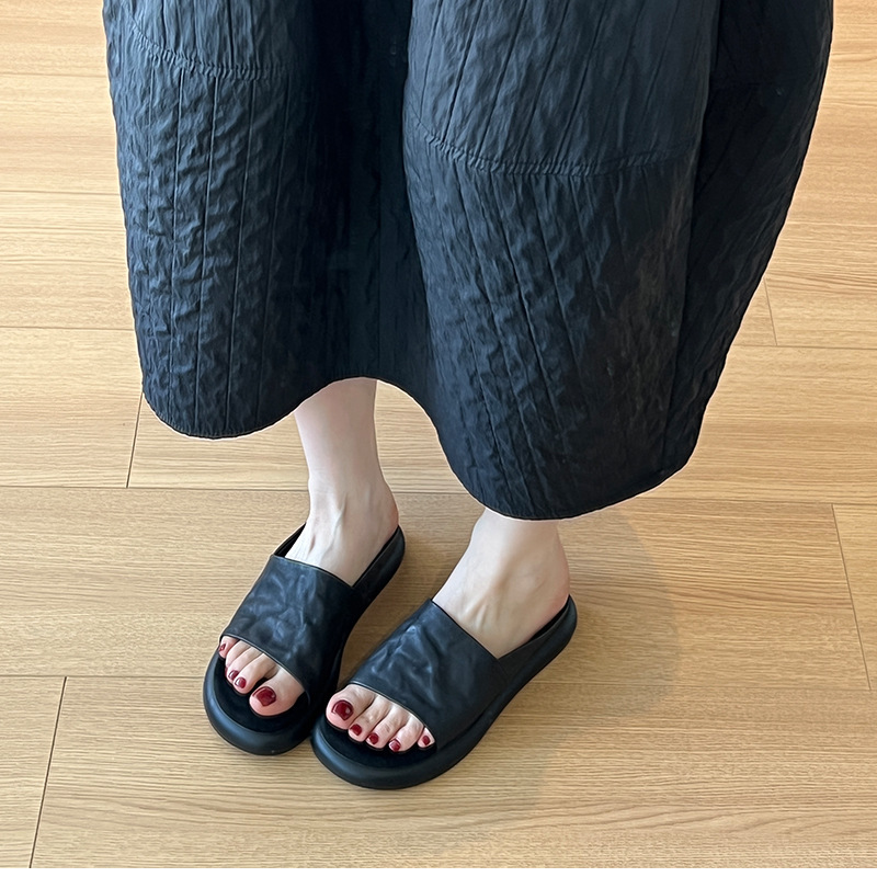 快適で軽い高級感のある夏の新しいスタイルのフレンチレトロなオープントゥスリッパ、女性用フラットソールアウターウェアソフトソール厚底ミュールシューズ|undefined