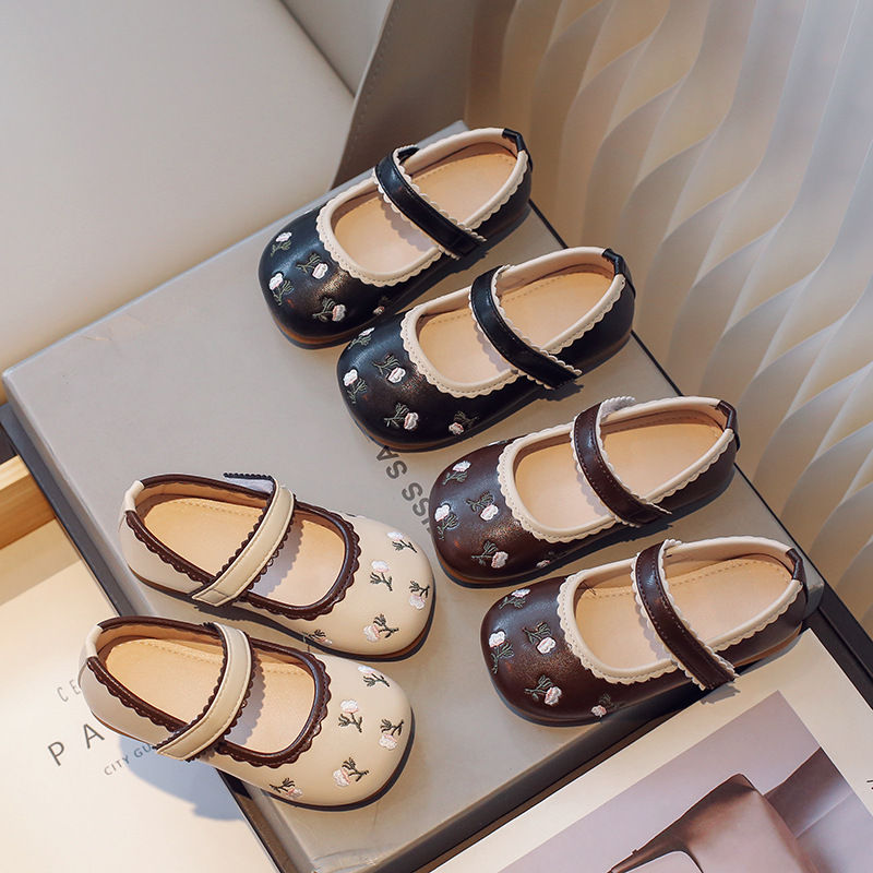 Zapatos de cuero para niñas, Xia Tiger, líder de escuadrón, nuevos zapatos de princesa de verano para niñas, zapatos individuales coreanos para estudiantes, zapatos casuales, una generación